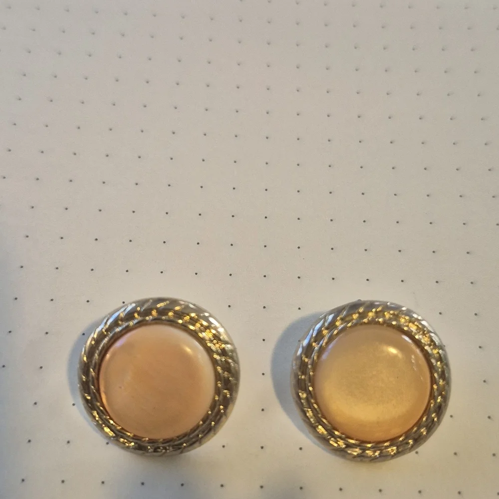 N/A elegant gold